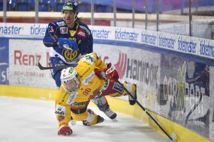 Damien Brunner et le HC Bienne ont trébuché sur la glace de Davos, sans démériter. (Photo : KEYSTONE/Juergen Staiger)