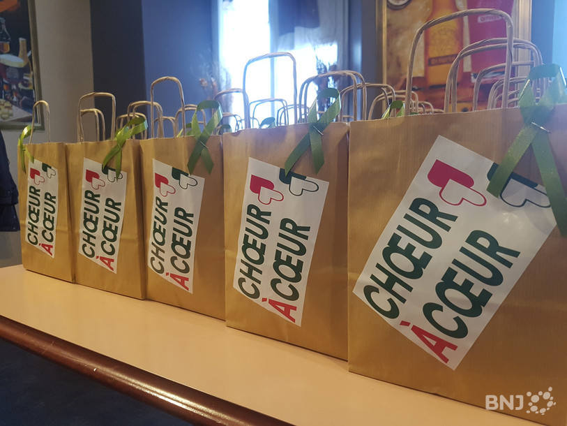 Des cornets de friandises prêts à être distribués.