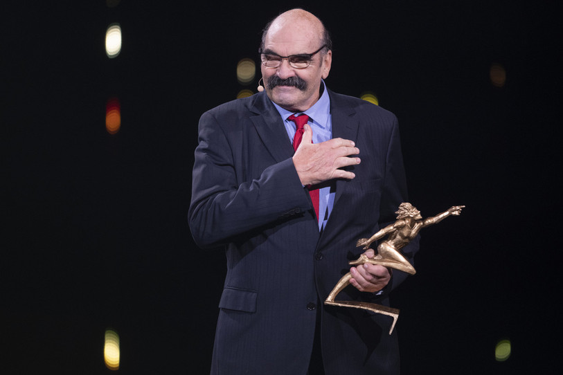 Jean-Pierre sur la scène des Swiss Sports Awards (photo: KEYSTONE/Ennio Leanza)