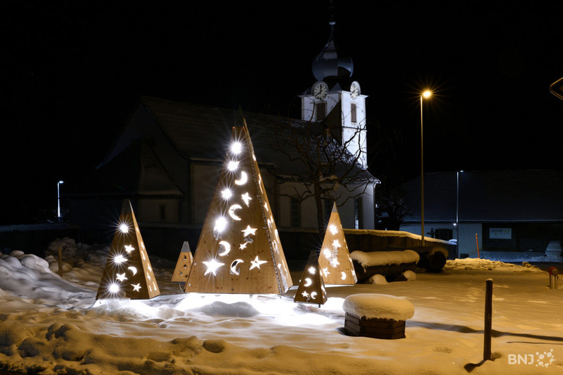 Cette année, la neige embellit la période de l’Avent sur les hauteurs de la région (ici Saulcy).