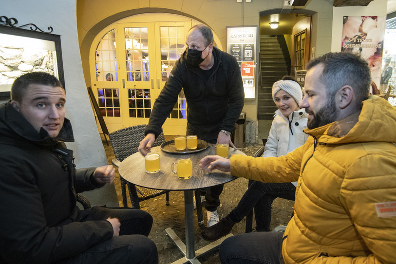 Les rassemblements privés pourront compter jusqu'à dix personnes de vendredi à dimanche dans le Jura (photo : KEYSTONE/Peter Schneider).