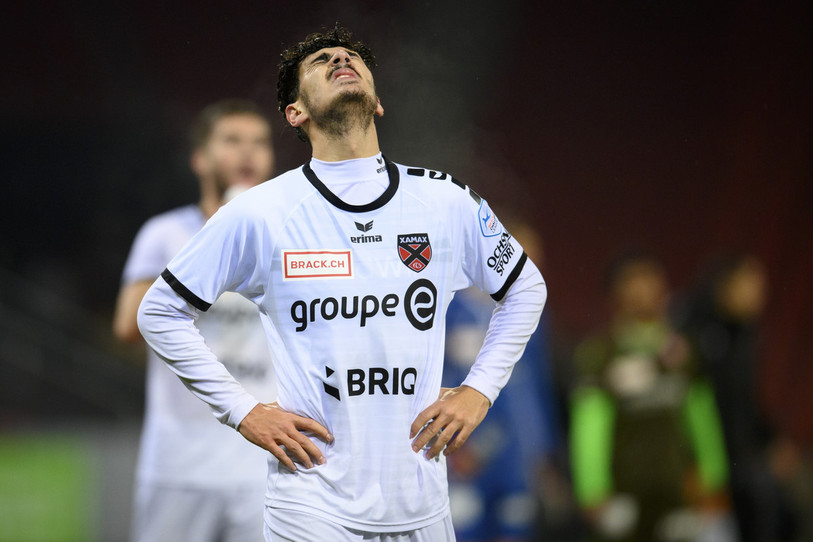 Pedro Texeira et Neuchâtel Xamax FCS ne trouvent pas la solution pour se sortir de cette spirale infernale. (photo : KEYSTONE/Laurent Gillieron).