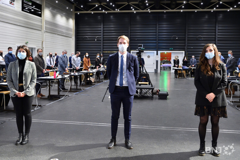 De gauche à droite : Anne Kohler (nouvelle juge suppléante au Tribunal de première instance), Julien Theubet (nouveau juge suppléant au Tribunal cantonal) et Vanesa Hamzaj (nouvelle procureure). 