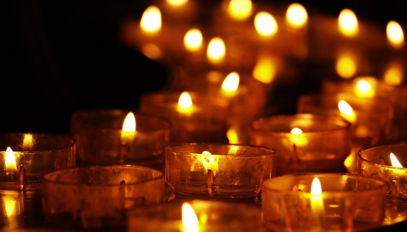 Des centaines de bougies n'illumineront pas les rues de Delémont en raison de la situation sanitaire. (Photo libre de droits).
