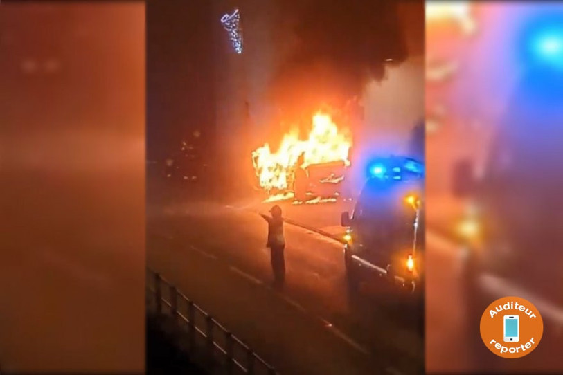 Une voiture a pris feu vendredi matin sur la Grand-Rue.