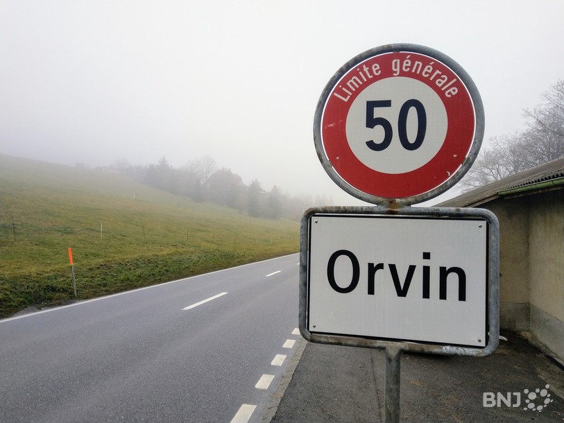 L'entrée du village depuis Lamboing.