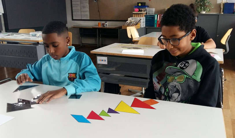 Les élèves biennois travailleront durant le prochain semestre à l'élaboration du logo de leur école en utilisant le concept du trangram (photo: Ville de Bienne)