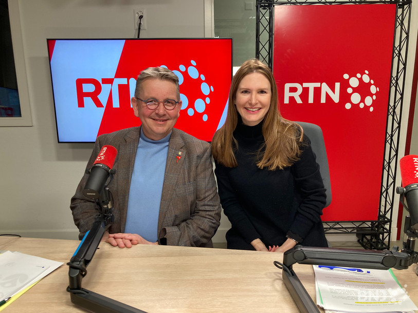 Raymond Clottu, député et président de l’UDC neuchâteloise, et Béatrice Haeny, députée PLR, lors du débat sur RTN.