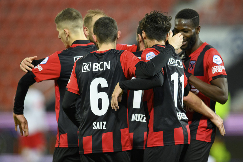 Les Xamaxiens devront patienter avant leur prochain match de championnat. (photo : KEYSTONE/Laurent Gillieron).