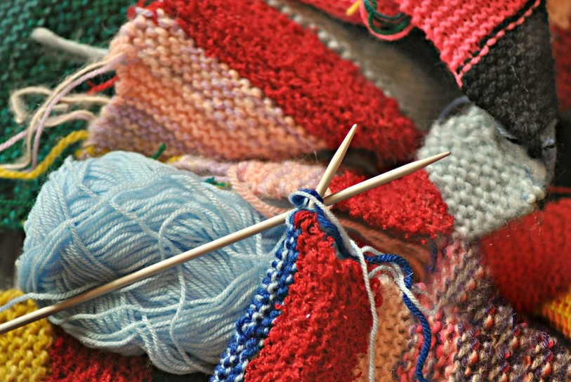 L'association propose à ceux qui le souhaitent de tricoter des bonnets pour les nouveaux-nés. (Photo d'illustration - ldd)