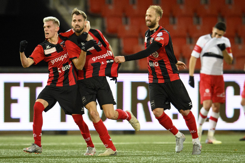 Maxime Dominguez (à gauche) a offert le but de la victoire à Xamax. (photo archives: KEYSTONE/Laurent Gillieron).