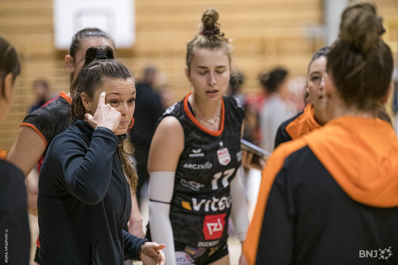 Lauren Bertolacci a su trouver les mots justes pour permettre à ses joueuses d'empocher une victoire cruciale dimanche.  (photo : Jonathan Vallat).