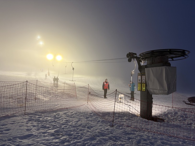 Les pistes, les cafés et les croissants ont été soigneusement préparés pour accueillir les amateurs de ski de la région au Crêt-Meuron mardi matin.