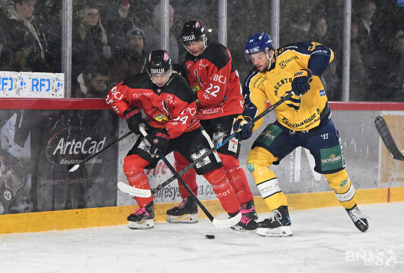 Lorin Froidevaux (ici au premier plan avec le HC Franches-Montagne), figurera au contingent de la première équipe du HC Ajoie la saison prochaine. (Photo : archives).