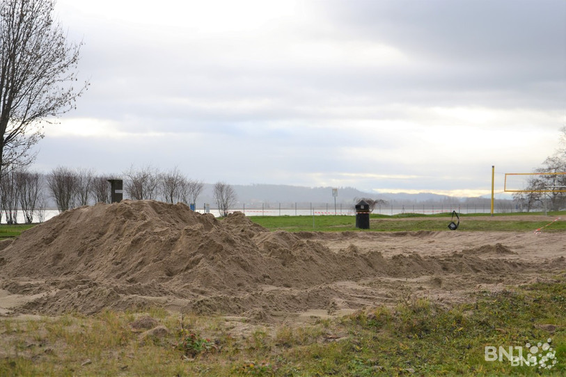 Le pumptrack de La Neuveville sera érigé à cet endroit, en lieu et place de ce tas terre, à l'est de la zone sportive de St-Joux.