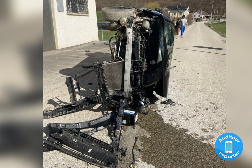 L'accident s'est produit dimanche près du terrain de football. (Photo : auditeur reporter)