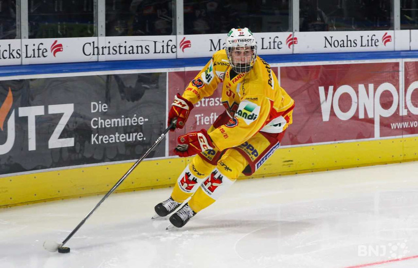 Le jeune Jurassien Lilian Garessus n'a nourri aucun complexe lors de son premier match dans l'élite du hockey suisse avec le HC Bienne (photo: Mauricette Schnider).