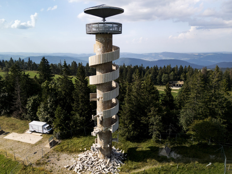 L'ouvrage se présentait avant les incidents comme un cylindre entouré d'un escalier spiroïdal extérieur de 209 marches (Photo : KEYSTONE/LAURENT MERLET.)