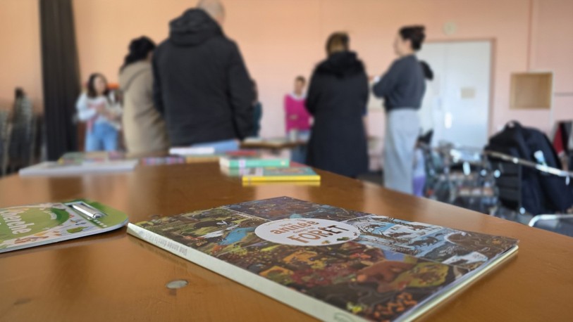 Une dizaine de parents ont pris part à un atelier du projet FLORA à La Chaux-de-Fonds mercredi.