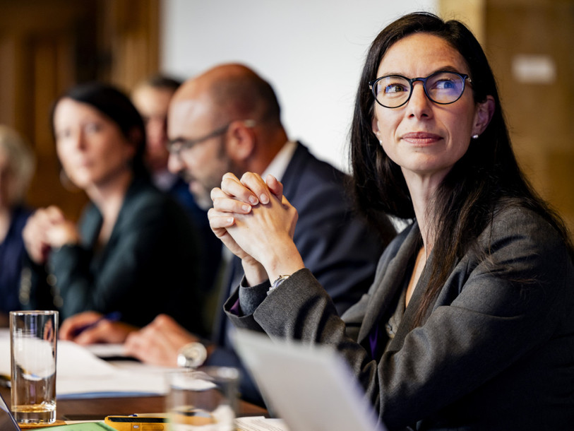 Le Conseil d'Etat neuchâtelois, dont Céline Vara, en charge des ressources humaines, a décidé d'accorder une semaine supplémentaire aux apprentis de l'administration cantonale (archives).CREDIT: Keystone/JEAN-CHRISTOPHE BOTT