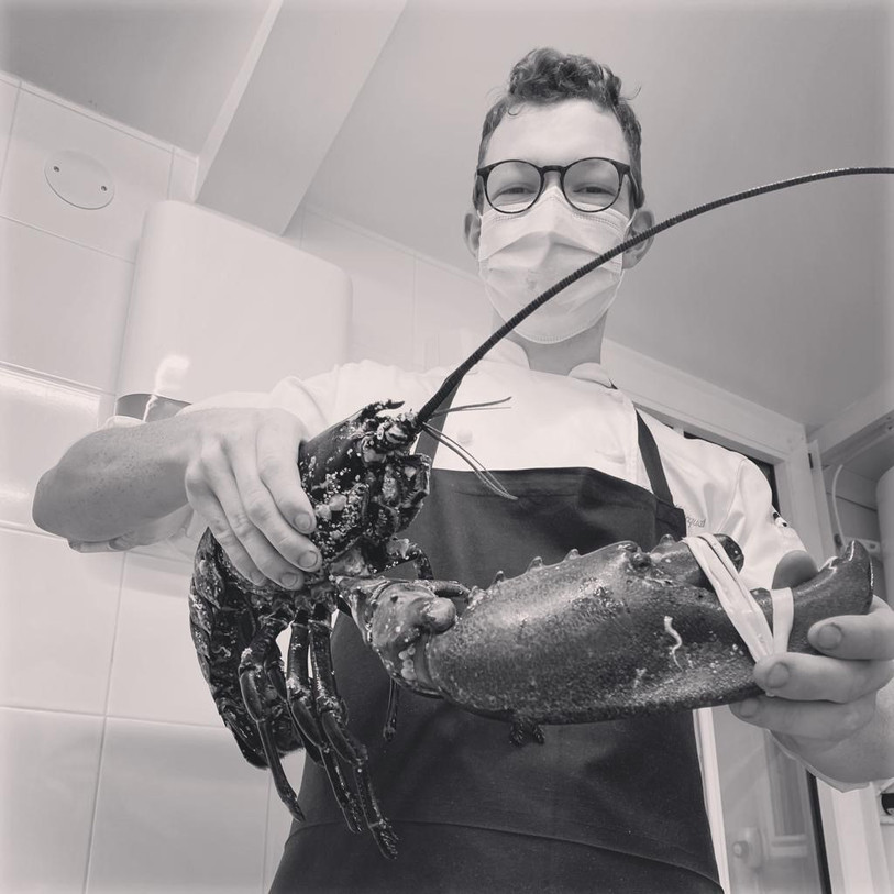 Léo Macquat a appris à travailler de nouveaux produits à Noirmoutier, avec un masque sur le nez en raison de la pandémie de coronavirus (photo : Léo Macquat).