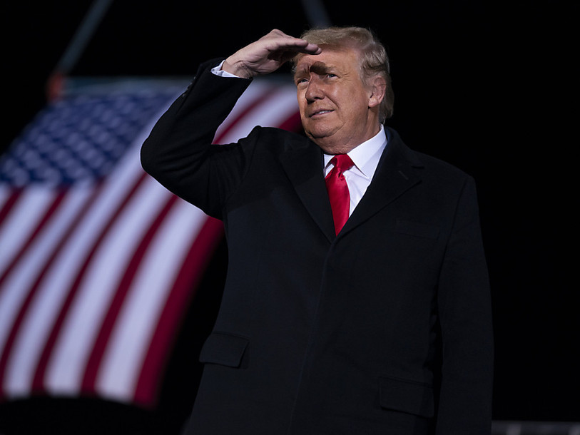 Dans la dernière ligne droite de la campagne, Donald Trump a exhorté les électeurs de Géorgie à voter pour les candidats républicains. Ces élections partielles pourraient être « votre dernière chance de sauver l'Amérique telle que nous l'aimons », a-t-il tonné lors d'un meeting lundi. (Photo : KEYSTONE / EPA / Edward M. Pio Roda).