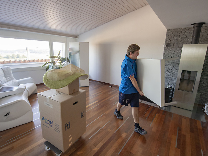 La crise du coronavirus a incité les locataires à emménager dans plus grand, voire à devenir propriétaire, entraînant les prix de l'immobilier à la hausse (photo : archives KEYSTONE / Urs Flueeler).