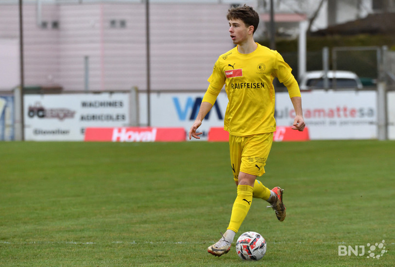 Le latéral Adrien Hushi et le FC Bassecourt ont perdu sur la plus petite des marges. (Photo : archives Georges Henz)