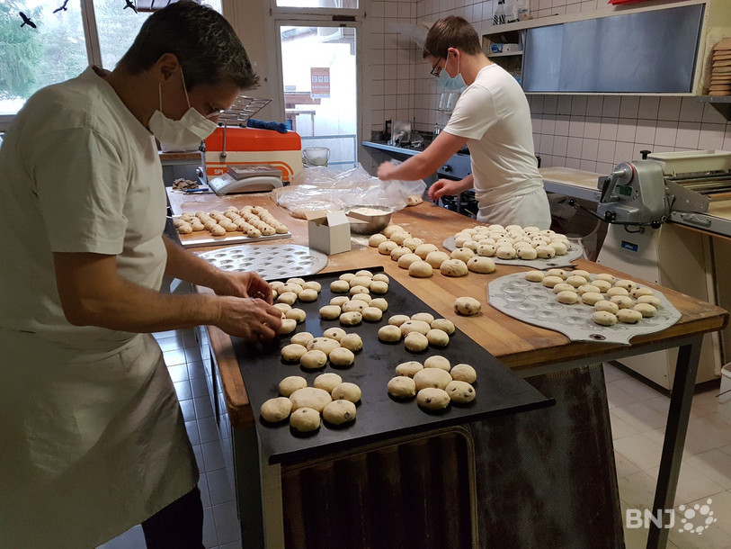 Michel Daetwyler prévoit de sortir 300 galettes ce 6 janvier : aux raisins secs et amandes, au chocolat ou la galette frangipane.