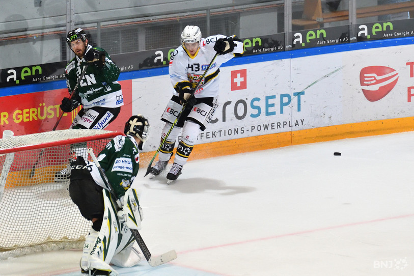Marc Camichel (ici contre Olten) manquera à l'appel ces prochains jours dans les rangs du HC Ajoie (photo : archives Georges Henz).