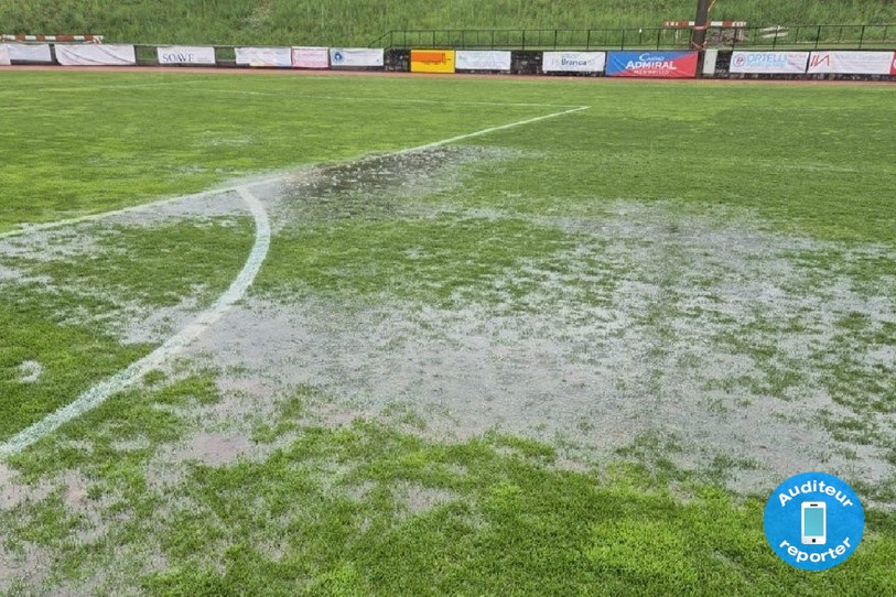 Impossible de jouer au football sur le terrain de Mendrisio. (Photo : auditeur reporter).