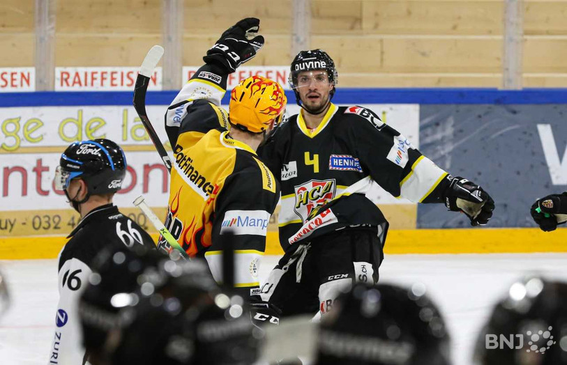Le duo Hazen-Devos a encore frappé à Porrentruy, inscrivant trois buts superbes. (photo archives : Mauricette Schnider).