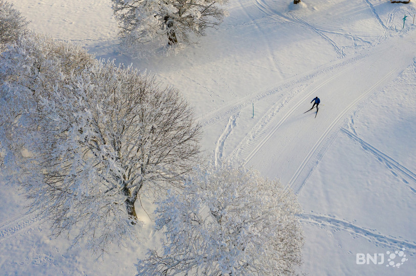Si plusieurs kilomètres de pistes de ski de fond sont prêts aux Franches-Montagnes, les pentes des téléskis n'ouvriront pas en avance. (Photo archives : Georges Henz).