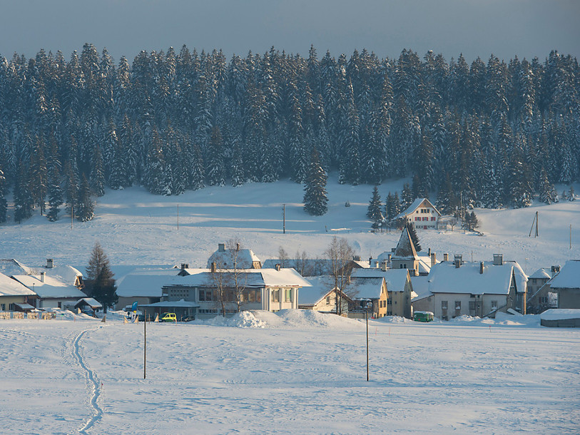 La Brévine a enregistré une température de -26 degrés la nuit de dimanche à lundi. Photo : KEYSTONE/STEFAN MEYER