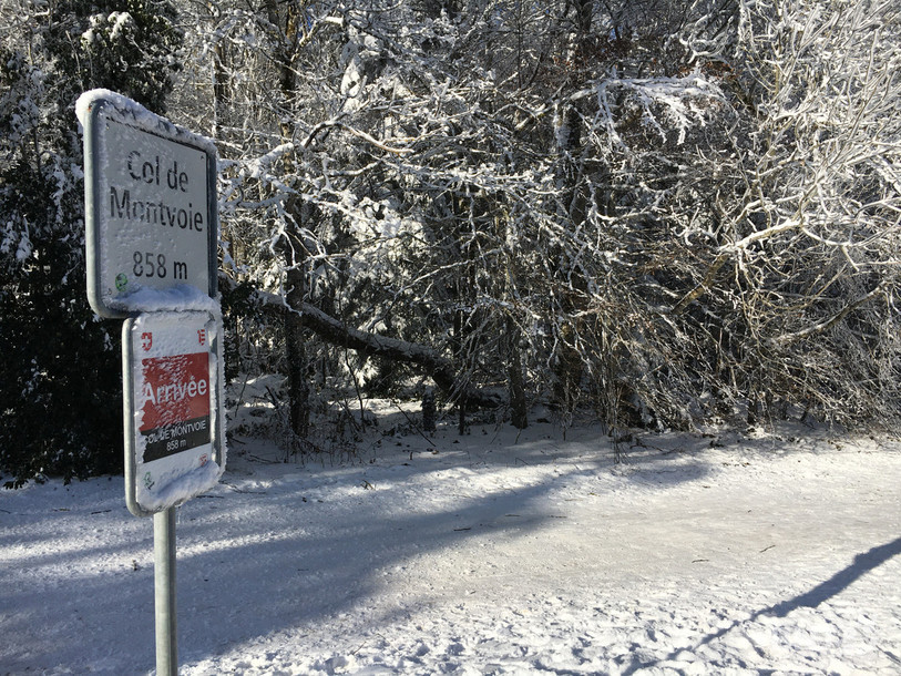 En ce lundi de reprise, la pente a été désertée par les enfants. Mais les traces dans la neige ne laissent pas de doute quant à la fréquentation ces derniers jours.