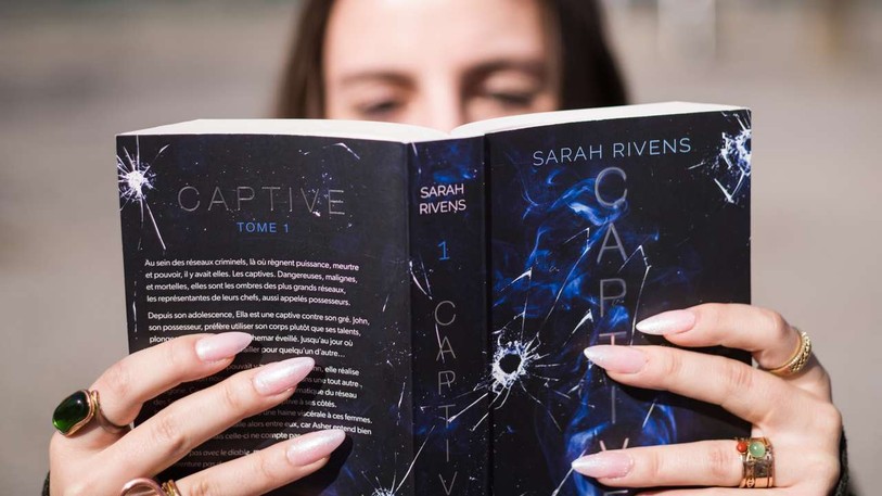 Lire de la dark romance ne représente plus un tabou pour les jeunes filles. (Photo : Lucas Seidler)