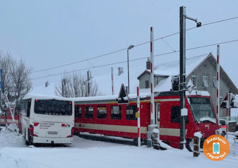 Un accident s'est notamment produit au passage à niveau Tramelan-Chalet. (Photo : Auditeur reporter).