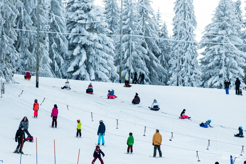 Les écoliers pourront se rendre sur les pistes. (photo des Breuleux: archives)
