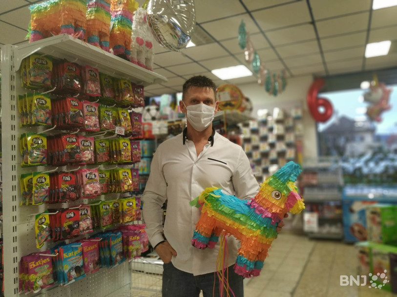 L'heure n'est pas à l'amusement pour Dave Guillemette, patron du magasin d'articles de fête Econorama à Delémont. Il devra fermer dès lundi.