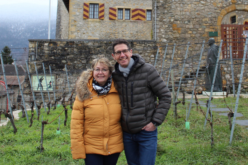 Marianne et Pierre-Alain Rohrer devant le Château. Photo: Etat de Neuchâtel.