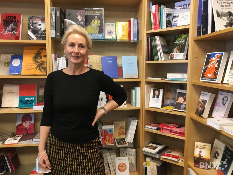 Danielle Brügger devra empêcher l'accès à certains rayons de sa librairie-papeterie. 
