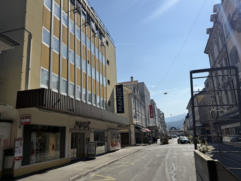 L'avenue de la Gare pourrait être réorganisée afin de rendre le secteur plus accueillant.