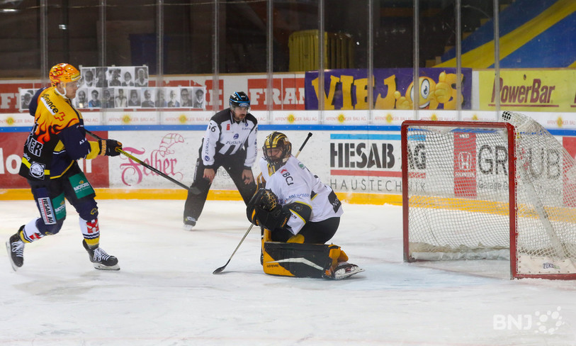Le TopScorer de Langenthal Eero Elo transforme un pénalty en but décisif. (photo : Mauricette Schnider).