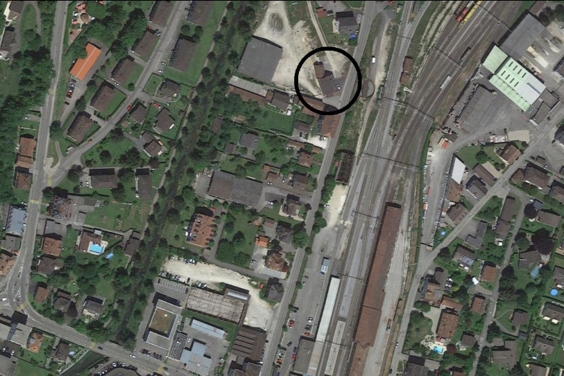 Le terrain de l'ancienne scierie Meier (encerclé de noir) pourrait laisser place à quatre nouveaux bâtiments (image : Google Maps).