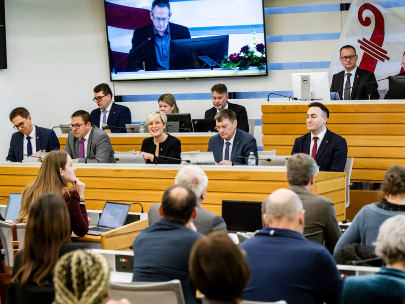Le Gouvernement jurassien veut maintenir un dialogue constructif avec la Coordination des syndicats. (Photo: KEYSTONE/JEAN-CHRISTOPHE BOTT).