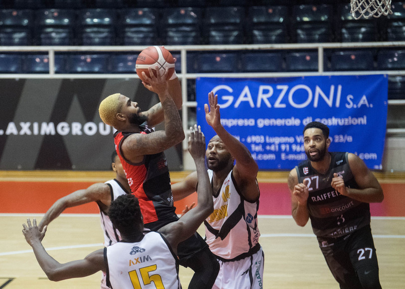 Devin Cooper a été décisif avec 31 points et le shoot de la gagne. (KEYSTONE/Ti-Press/Samuel Golay)
