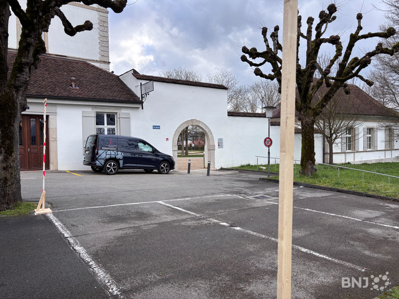 Les gabarits ont été posés à l'extrémités de la Place Monsieur.