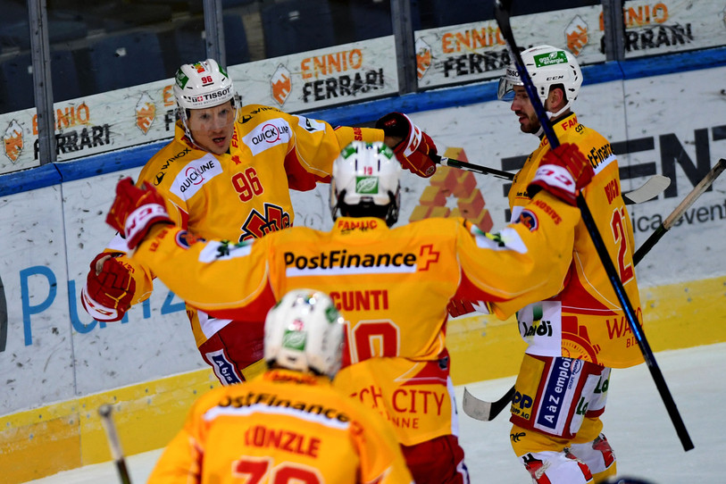 Damien Brunner vient d'inscrire le 4-3 pour Bienne qui ne lâchera plus rien jusqu'à la sirène finale. (KEYSTONE/Ti-Press/Samuel Golay)