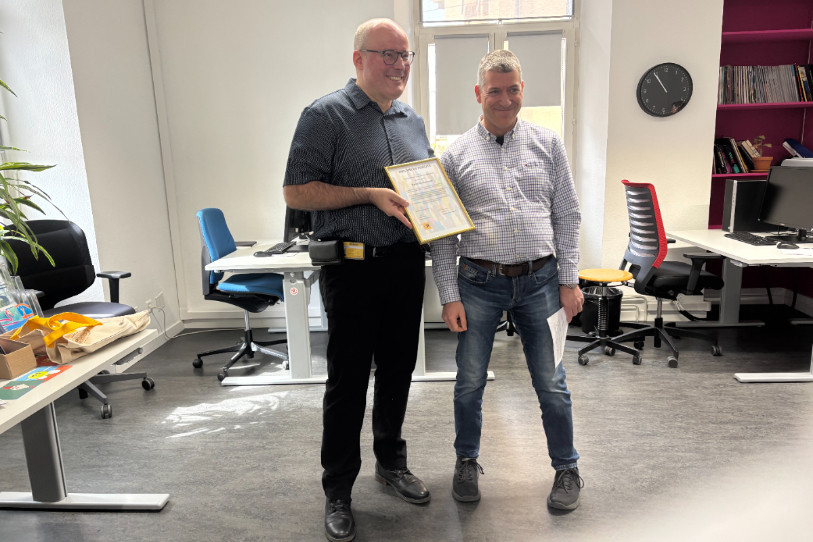 Stéphane Dubois, responsable de secteur suppléant à La Poste, a remis un diplôme