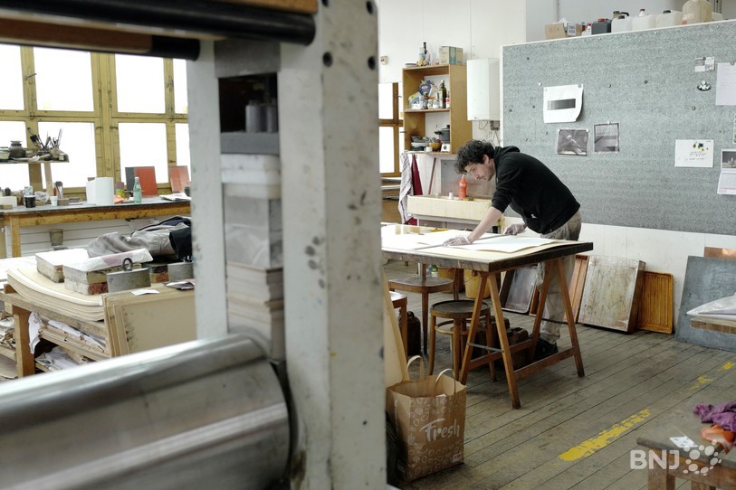 Simon Beuret dans l'Atelier de Gravure à Moutier